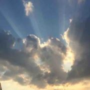 晴空新月