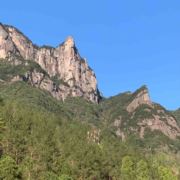崧夏扫地的