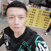 小帅帅吃萝卜