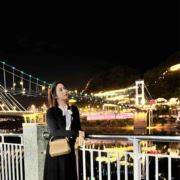 白白胖胖的小姑娘