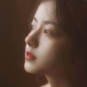 牵着小白的樱田