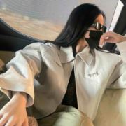 河堤上的向日葵