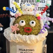 此女努力摆烂中