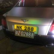 人前人后吃情面